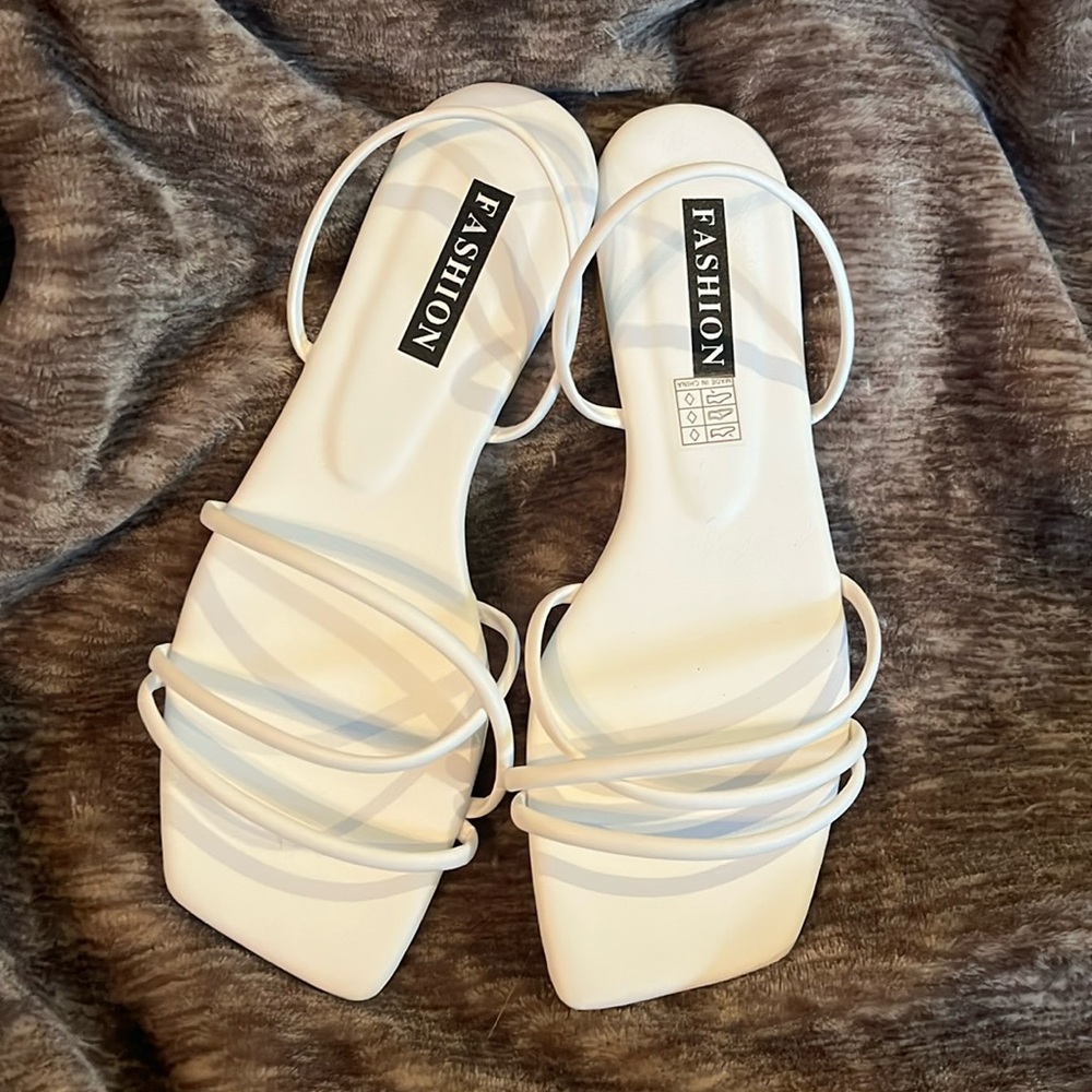 NWT Women's Elegant & Comfy Striped Flat Sandals